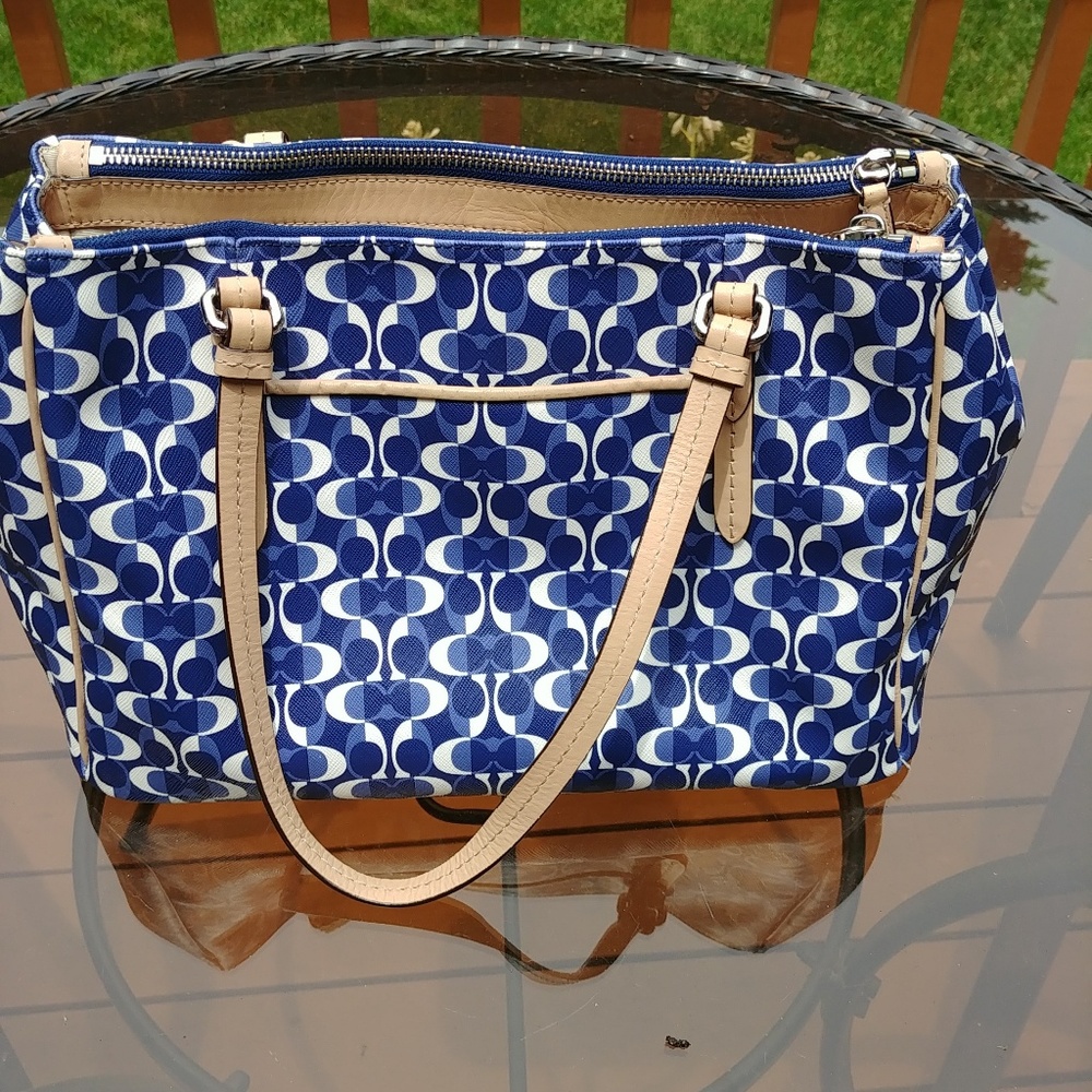 Coach Peyton F25457